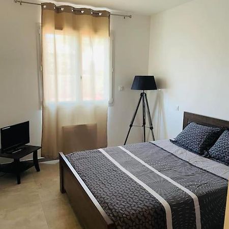 Jolie Maison De Village 2 Chambres Ouveillan Esterno foto